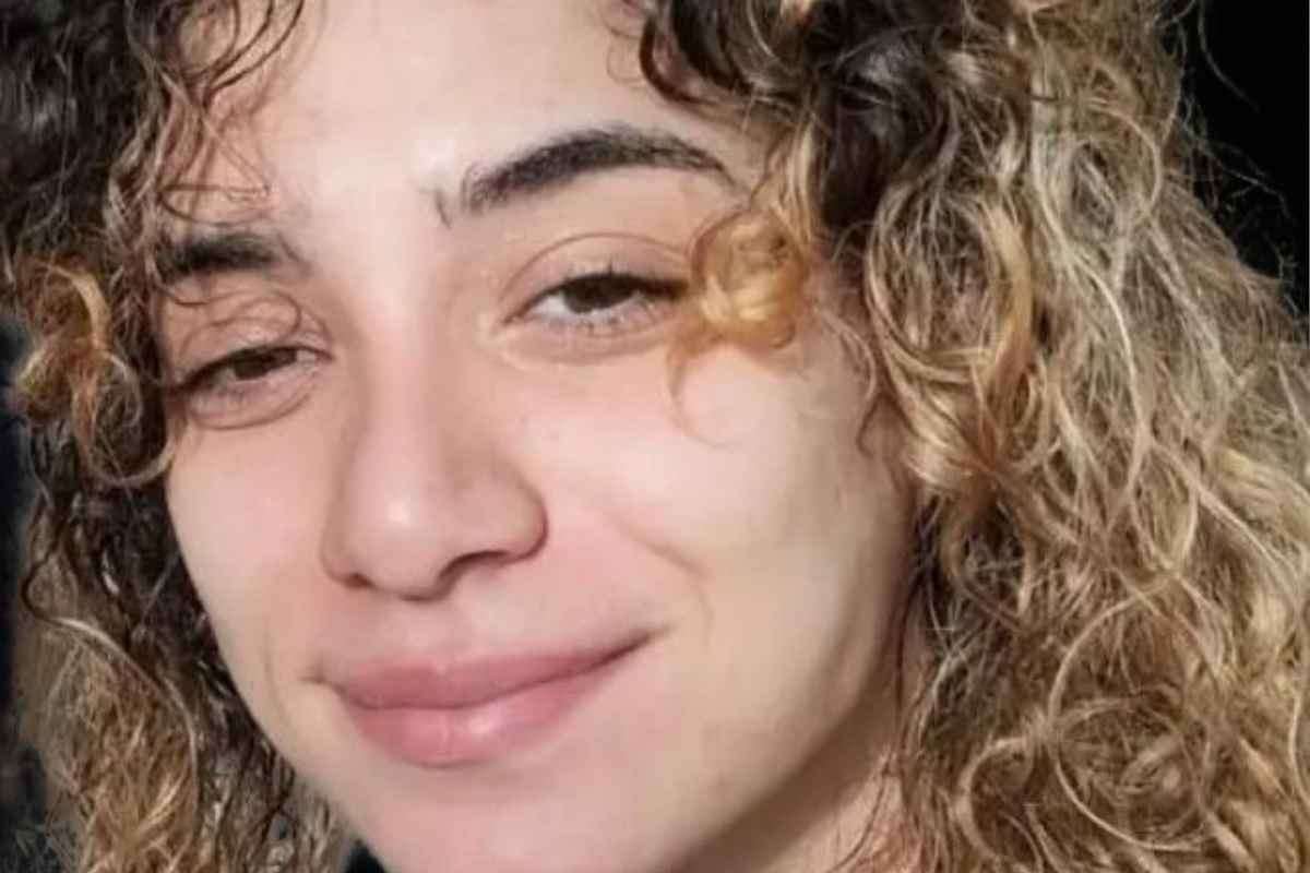 Camilla Sanvoisin: oggi l'autopsia sulla dose letale. Il mistero della morte di Camilla Sanvoisin. Indagini sulla morte di Camilla: si cerca lo spacciatore. Pusher irreperibile: il giallo della dose fatale.