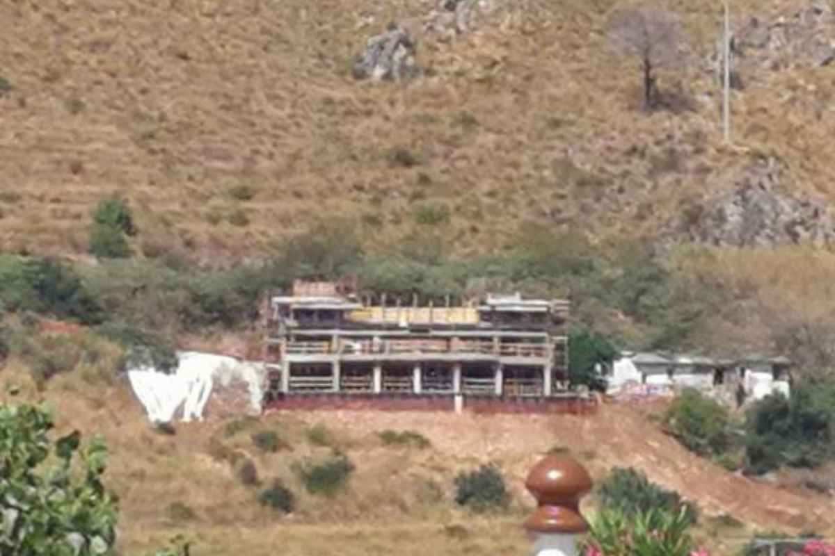 Sequestro a Sperlonga: stop ai lavori su un terreno edificabile.Carabinieri forestali bloccano una costruzione a Sperlonga. Sperlonga: fermata la costruzione di un immobile. Sigilli su un lotto edificabile a Sperlonga.