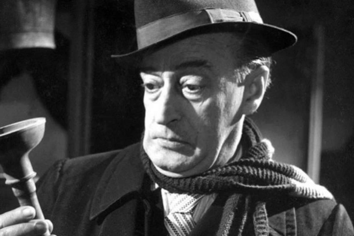 L'infanzia difficile di Totò: il cammino verso il successo. Antonio De Curtis: dalle difficoltà alla leggenda. Totò, il principe della risata nato nella povertà. Totò e la sua infanzia nel rione Sanità.