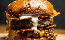 Un fast food fa discutere Roma sud.  Cantiere della discordia: dove doveva sorgere una scuola.  Il quartiere si mobilita contro la nuova apertura.  Fast food e politica: polemica sul futuro della città. 